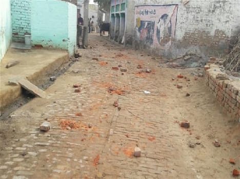 Durpur two sides in the conflict , six injured